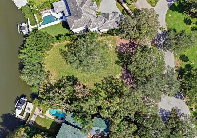 Photo 2 of Land for sale at 5001 S Shore Crest Cir, Tampa, FL 33609 | MLS# TB8424220 | Listing updated on 2026-10-27