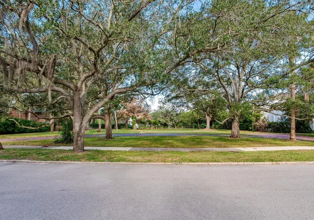 Photo 4 of Land for sale at 5001 S Shore Crest Cir, Tampa, FL 33609 | MLS# TB8424220 | Listing updated on 2026-10-27