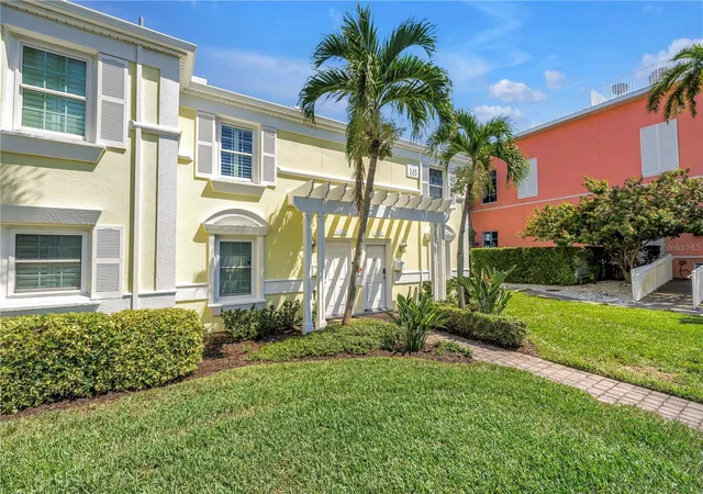 2nd image of 4982 Coquina Key Dr Se, Saint Petersburg, FL 33705 | MLS# TB8424408