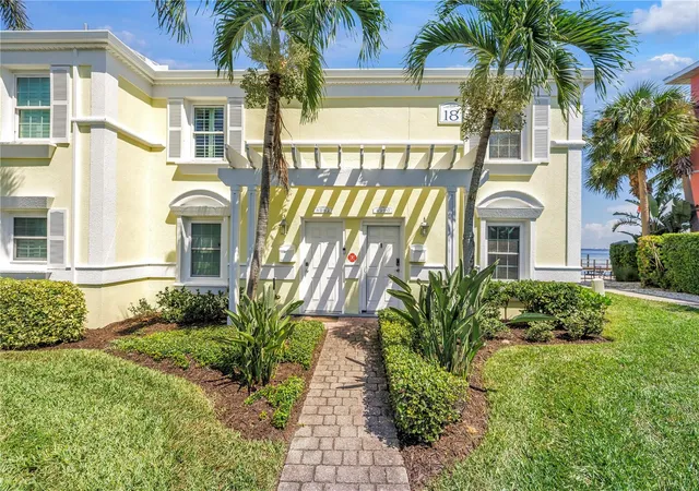 3rd image of 4982 Coquina Key Dr SE, Saint Petersburg, FL 33705 | MLS# TB8424408