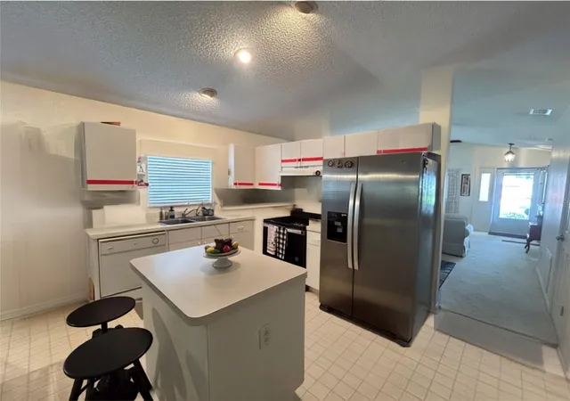 Photo 3 of Single family home for sale at 25119 Cranes Roost Cir, Leesburg, FL 34748 | MLS# O6341819 | Listing updated on 2026-08-30