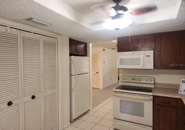 Listing Photo 5 - Condo for sale in building located at 603 Baldwin Ave, SAFETY HARBOR, FL 34695 - Unit #B