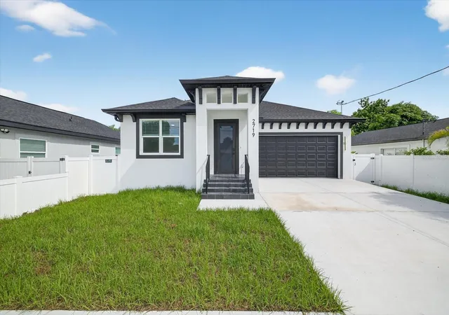 Homes for sale in Tampa, FL | 2719 W Saint John St, Tampa, FL 33607 | MLS# TB8424963