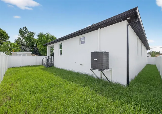 Homes for sale in Tampa, FL | 2719 W Saint John St, Tampa, FL 33607 | MLS# TB8424963