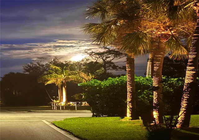 3rd image of 821 Laguna Dr, Venice, FL 34285 | MLS# O6342075
