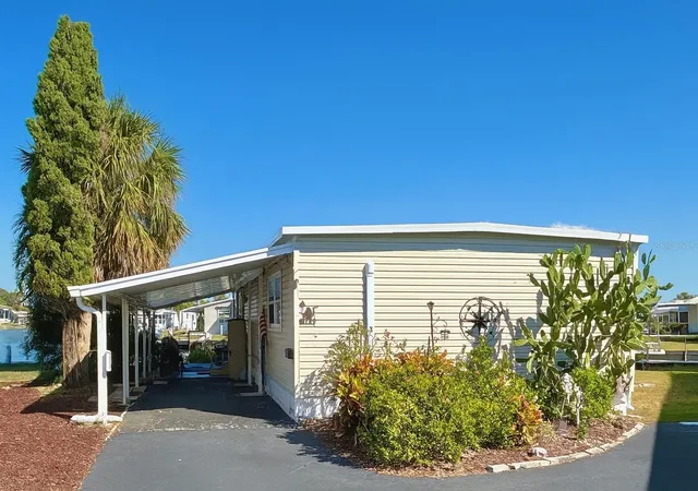 2nd image of 144 Americana Ct Ne #218, Saint Petersburg, FL 33702 | MLS# TB8425095