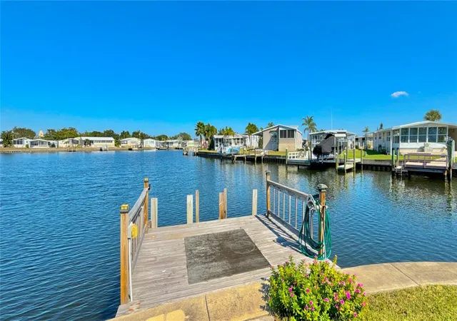 4th image of 144 Americana Ct Ne #218, Saint Petersburg, FL 33702 | MLS# TB8425095