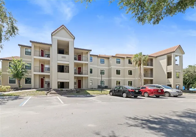 Listing Photo 1 - Condo for sale in building located at 3032Nd Pkwy Blvd, KISSIMMEE, FL 34747 - Unit #208