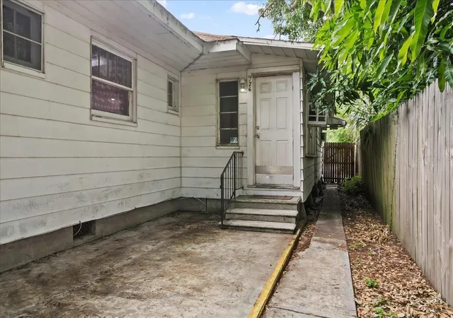 Photo 4 of Multi family home for sale at 724 W Central Ave, Winter Haven, FL 33880 | MLS# O6342320 | Listing updated on 2026-09-01