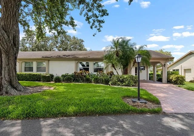 3rd image of 2109 Harleston Pl, SUN CITY CENTER, FL 33573
