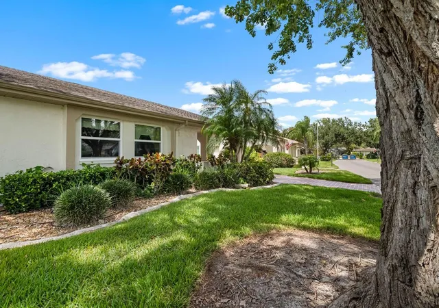 4th image of 2109 Harleston Pl, SUN CITY CENTER, FL 33573