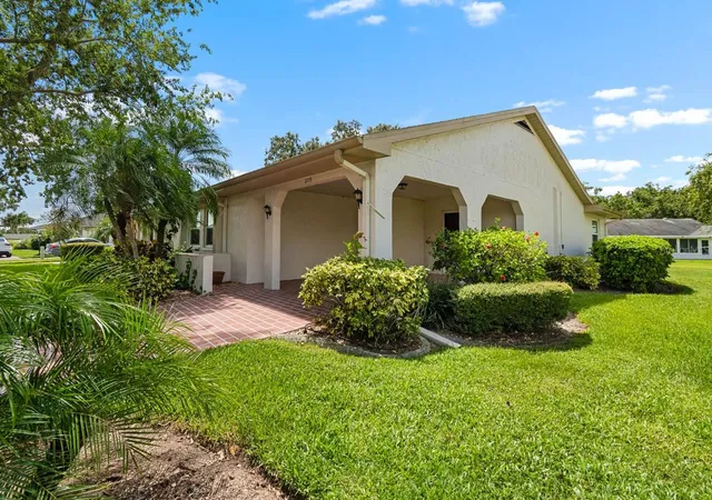 5th image of 2109 Harleston Pl, SUN CITY CENTER, FL 33573