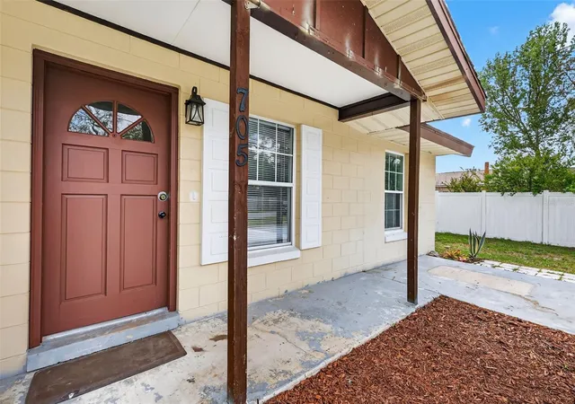 Homes for sale in Fruitland Park, FL | 705 Mike Ave, Fruitland Park, FL 34731 | MLS# G5101834