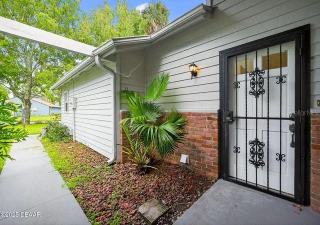 Photo 4 of Single family home for sale at 236 Gull Dr S, Daytona Beach, FL 32119 | MLS# FC312574 | Listing updated on 2026-10-07