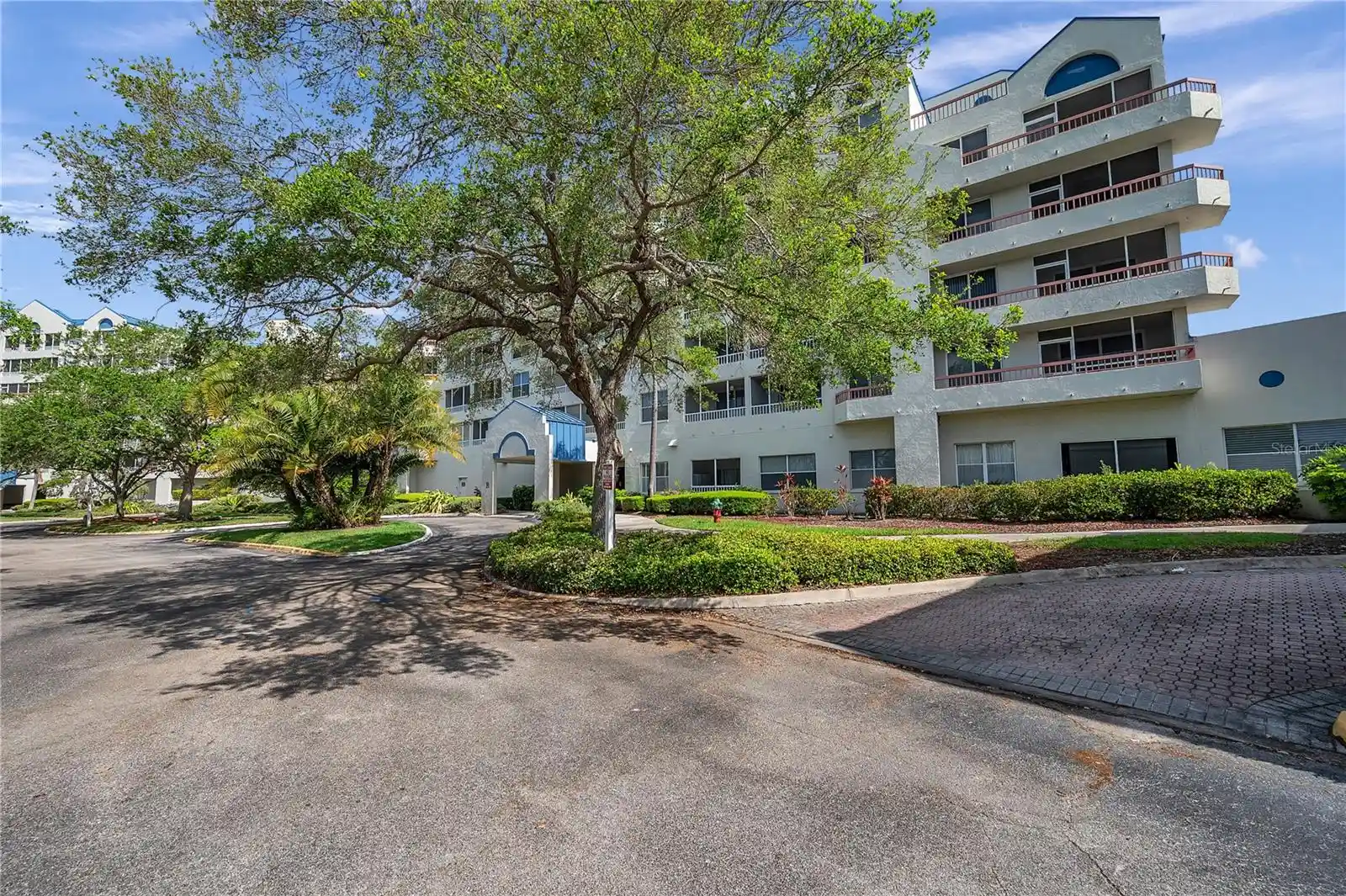 Listing Photo 2 - Condo for sale in 2333 Feather Sound Dr located at 2333 Feather Sound Dr, Clearwater, FL 33762 - Unit #B307