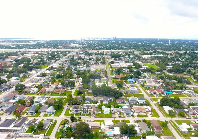 Homes for sale in Tampa, FL | 2606 W Columbus Dr, Tampa, FL 33607 | MLS# TB8425844