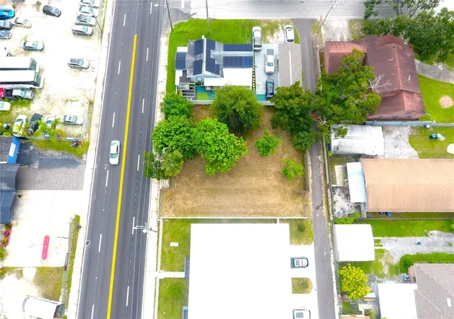 Homes for sale in Tampa, FL | 2606 W Columbus Dr, Tampa, FL 33607 | MLS# TB8425844