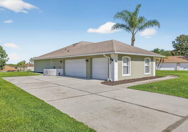 Photo 2 of Single family home for sale at 11519 Grand Bay Blvd, Clermont, FL 34711 | MLS# G5101877 | Listing updated on 2026-09-15