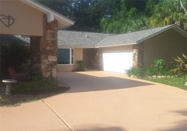 Photo 4 of Single family home for sale at 9613 Leeward Ave, Largo, FL 33773 | MLS# TB8426554 | Listing updated on 2026-10-09