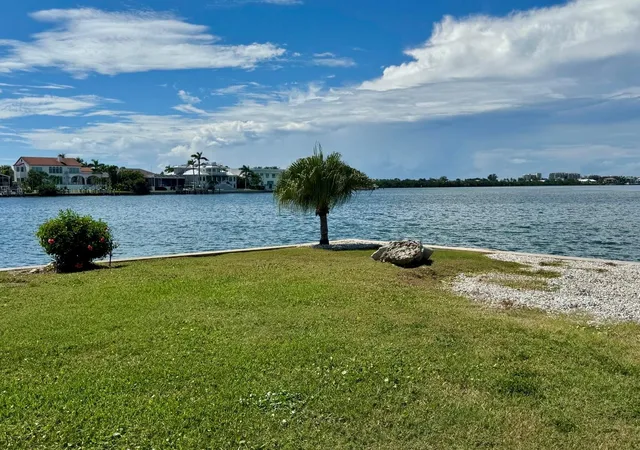 2nd image of 767 John Ringling Blvd, SARASOTA, FL 34236
