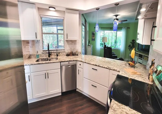 Photo 3 of Single family home for sale at 755 Kent Rd, Venice, FL 34293 | MLS# O6343728 | Listing updated on 2026-09-24