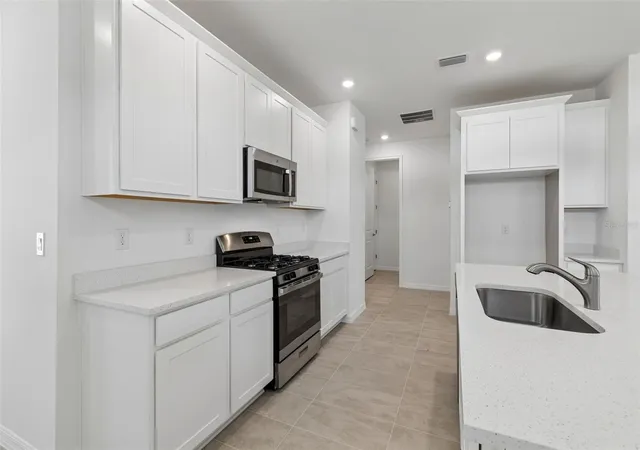 4th image of 3744 Nandina Cir, Sun City Center, FL 33573 | MLS# TB8427095