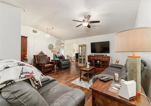 Photo 4 of Single family home for sale at 1836 Prairie Dunes Cir N, Lakeland, FL 33810 | MLS# L4955822 | Listing updated on 2026-10-26