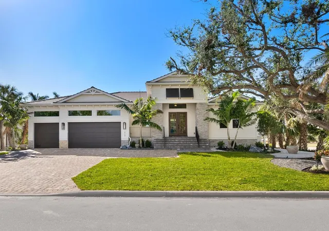 2nd image of 482 E Royal Flamingo Dr, Sarasota, FL 34236 | MLS# A4664936
