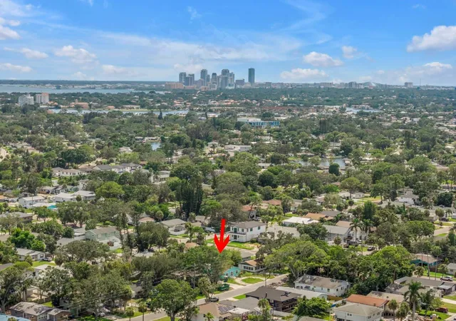Photo 4 of Sale Pending at 1820 Montana Ave NE, Saint Petersburg, FL 33703 | MLS# TB8427202 | Listing updated on 2026-10-19