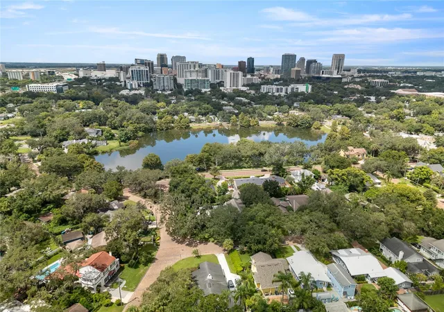 Photo 4 of Single family home for sale at 1408 E Church St, Orlando, FL 32801 | MLS# O6343980 | Listing updated on 2026-09-23