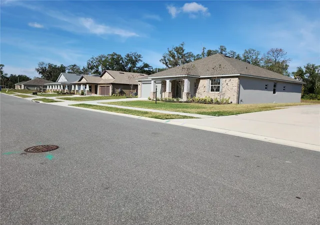 Photo 3 of Single family home for sale at 416 Shannon Estates Ct, Plant City, FL 33563 | MLS# TB8427401 | Listing updated on 2026-10-10
