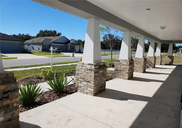Photo 4 of Single family home for sale at 416 Shannon Estates Ct, Plant City, FL 33563 | MLS# TB8427401 | Listing updated on 2026-10-10