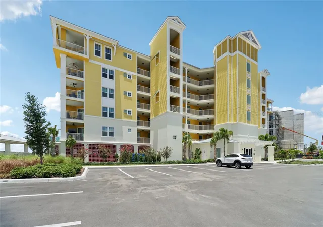 Homes for sale in New Smyrna Beach, FL | 7 Riverwalk Drive, New Smyrna Beach, FL 32169 | Houzeo