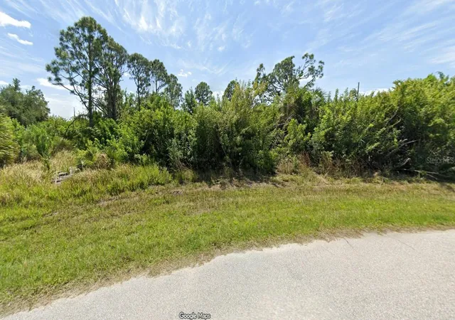 Listing Photo 2 - Condo for sale in building located at 10475 Kidron Ave, ENGLEWOOD, FL 34224 - Unit #