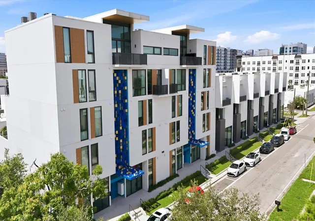 1st image of 1558 4th St #216, Sarasota, FL 34236 | MLS# A4665163