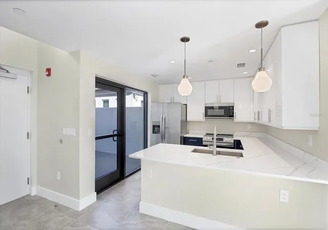 3rd image of 1558 4Th St #216, Sarasota, FL 34236 | MLS# A4665163