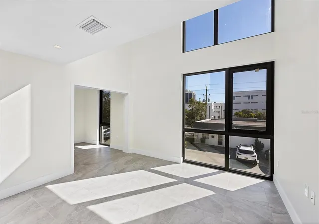 4th image of 1558 4Th St #216, Sarasota, FL 34236 | MLS# A4665163