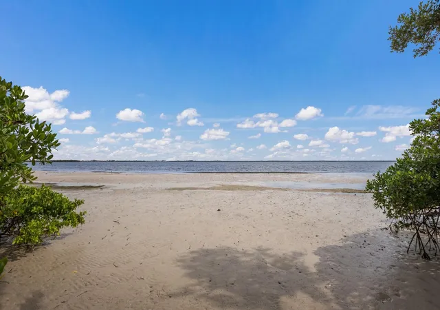 2nd image of 847 Evergreen Wy, LONGBOAT KEY, FL 34228