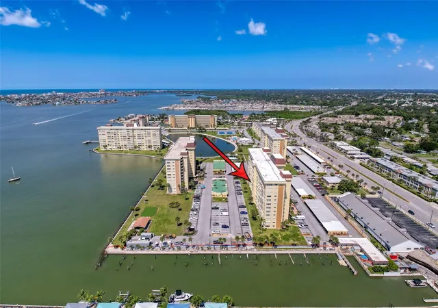 Photo 32 of Condo for sale at 4550 Cove Cir #507, Saint Petersburg, FL 33708 | MLS# W7878989 | Listing updated on 2026-06-14