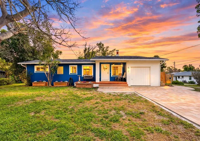 Photo 3 of Single family home for sale at 418 Edwards Dr, Sarasota, FL 34243 | MLS# A4665321 | Listing updated on 2026-09-07