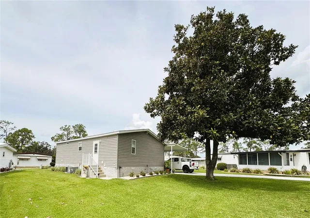 Photo 4 of Manufactured home for sale at 102 Dogwood Trl, Leesburg, FL 34748 | MLS# R4909942 | Listing updated on 2026-09-24