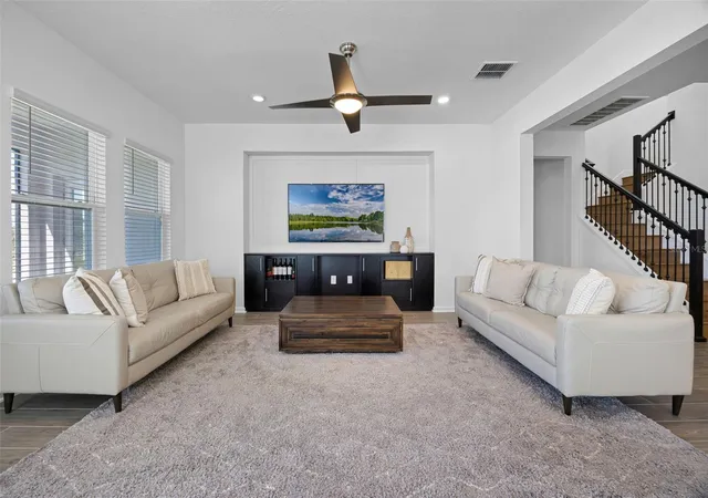 Photo 2 of Single family home for sale at 2527 Runners Cir, Clermont, FL 34714 | MLS# O6345262 | Listing updated on 2026-09-01