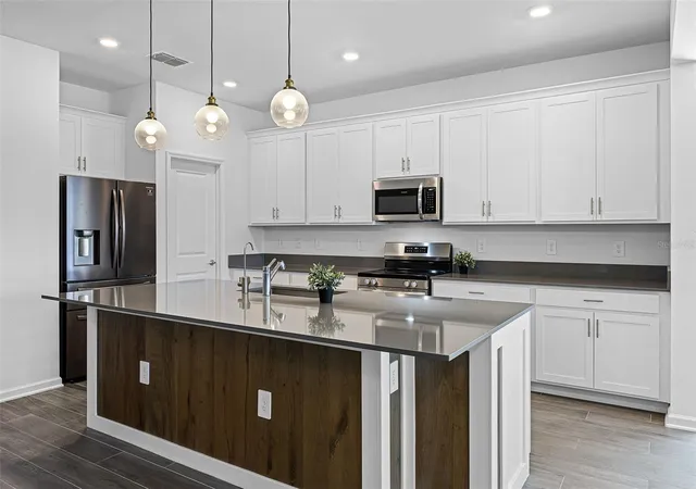 Photo 3 of Single family home for sale at 2527 Runners Cir, Clermont, FL 34714 | MLS# O6345262 | Listing updated on 2026-09-01