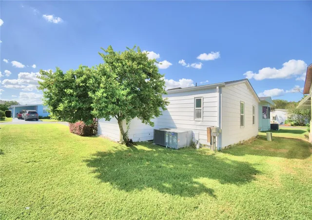 Photo 2 of Manufactured home for sale at 4816 Goldenview Ln, Lakeland, FL 33811 | MLS# L4955982 | Listing updated on 2026-10-23