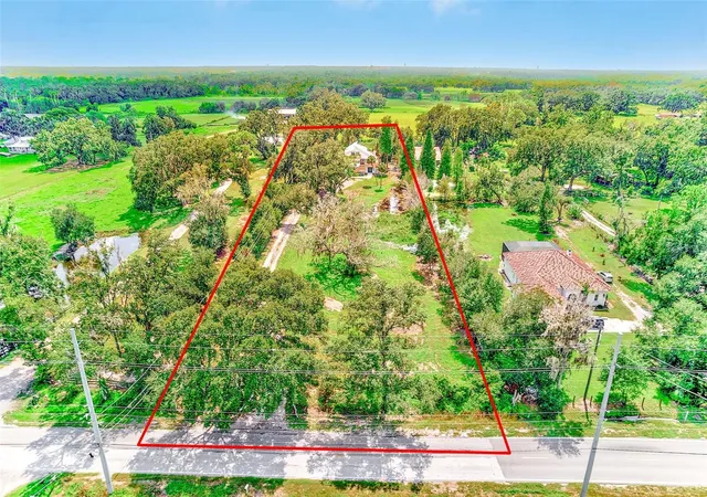 Photo 3 of Single family home for sale at 2003 W Sam Allen Rd, Plant City, FL 33565 | MLS# TB8429678 | Listing updated on 2026-07-17