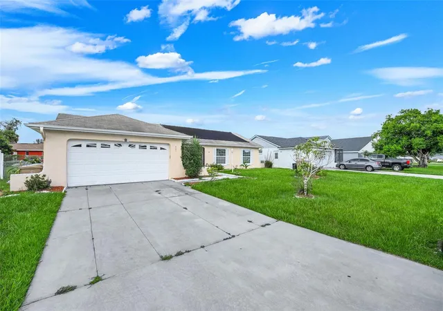 Photo 2 of Single family home for sale at 461 Boxwood Ct, Kissimmee, FL 34743 | MLS# O6346030 | Listing updated on 2026-09-02