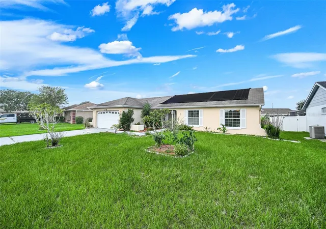 Photo 3 of Single family home for sale at 461 Boxwood Ct, Kissimmee, FL 34743 | MLS# O6346030 | Listing updated on 2026-09-02