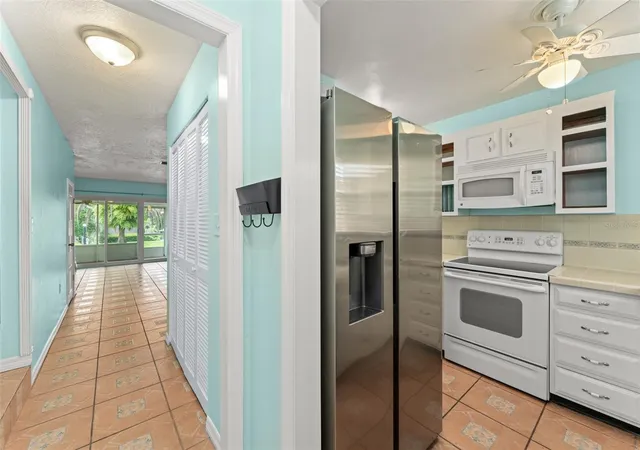 Listing Photo 4 - Condo for sale in building located at 1220 Villa Ln, APOPKA, FL 33435 - Unit #135