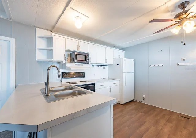 Photo 4 of Manufactured home for sale at 7139 El Conquistador St, Zephyrhills, FL 33541 | MLS# TB8429820 | Listing updated on 2026-09-21