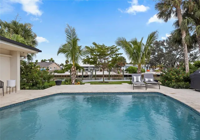 Photo 1 of Single family home for sale at 624 Dundee Ln, Holmes Beach, FL 34217 | MLS# A4665745 | Listing updated on 2026-10-03